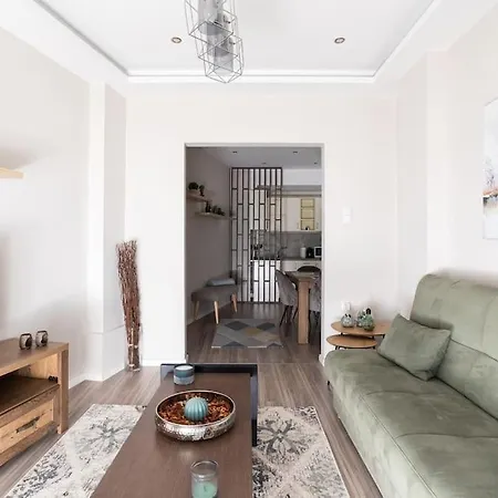 Sunny Retro Near Centre