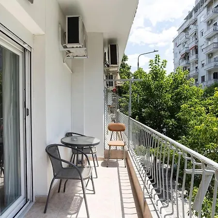 Sunny Retro Near Centre Апартаменты