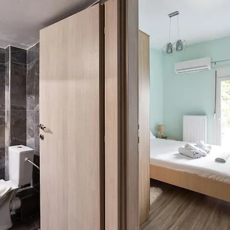 Sunny Retro Near Centre *